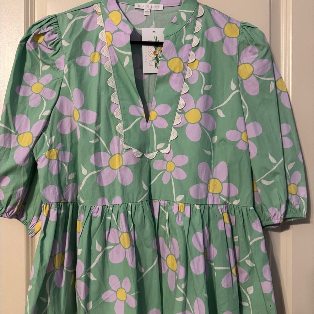 Karlie Green Puff Sleeve V-Neck Shirt